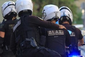 Άστεγος χτύπησε με πέτρα 70χρονη στη Γλυφάδα – Διασωληνωμένη η γυναίκα