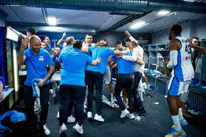 «Καλημέρα Ελλάδα»: Οι έξαλλοι πανηγυρισμοί των παικτών της Εθνικής μέσα στα αποδυτήρια (βίντεο)