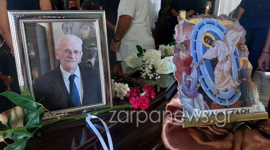 Χανιά: Συγκίνηση στο τελευταίο αντίο στον Νίκο Παπαδάκη (φωτογραφίες)