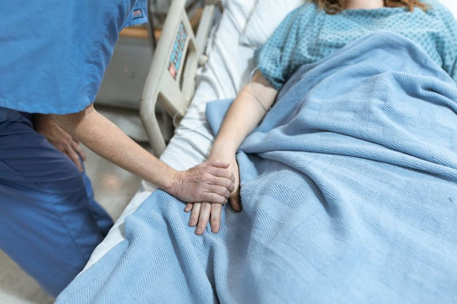 Ασφυκτικά γεμάτα τα τμήματα που περιθάλπουν καρκινοπαθείς