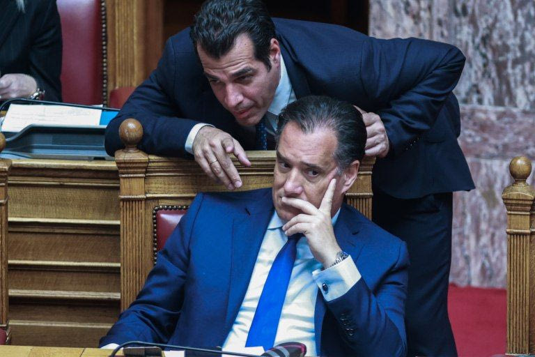 «Με τον Γιάννη οδηγό»: Αμηχανία ή απουσία έμπνευσης από τους υπουργούς;