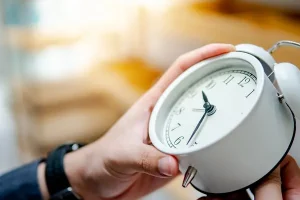 Αλλαγή ώρας 2025: Πότε γυρνάμε τα ρολόγια μας μια ώρα πίσω