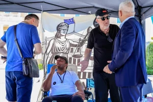 Εξιτήριο από το Λαϊκό Νοσοκομείο πήρε ο απεργός πείνας Δημήτρης Οικονομόπουλος