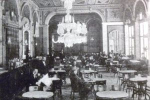 Οι διανοούμενοι στου Ζαχαράτου