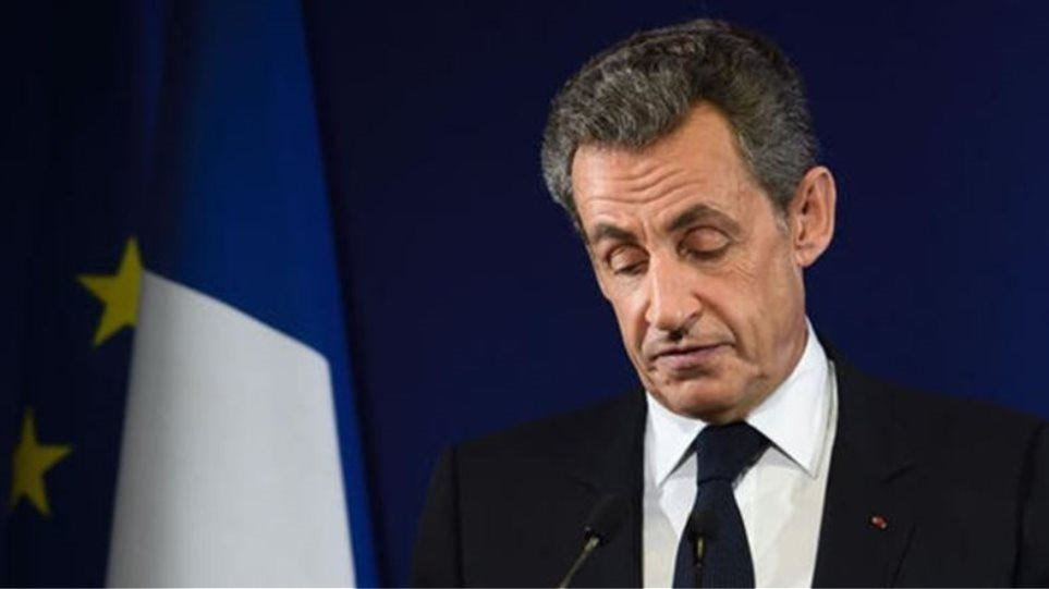 Νικολά Σαρκοζί: Ο πρώτος (πρώην) πρόεδρος της Γαλλίας που οδηγείται στη φυλακή