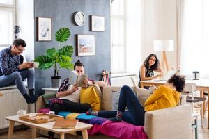 Τα 600 ευρώ θα μειωθούν στα 350 αλλά λίγοι τολμούν τη συγκατοίκηση