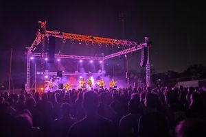 Χαΐνηδες και Social Waste επέστρεψαν εκεί που ξεκίνησαν όλα και τα «έσπασαν» (βίντεο)