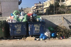 Χορός εξοργισμένων, τρωκτικών και εκατομμυρίων γύρω από τα σκουπίδια