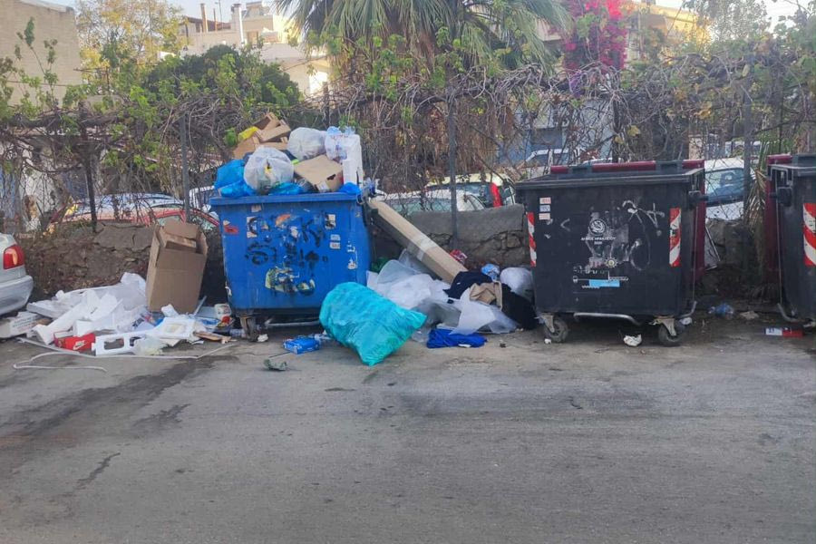 Ξέχειλοι κάδοι ξανά στο Ηράκλειο – Προσφυγή εργαζομένων καθαριότητας στην αποκεντρωμένη διοίκηση
