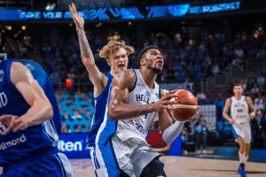 Αντετοκούνμπο: «Δε θέλω να πιέσω τον κόουτς Σπανούλη, αλλά αν δεν είναι κι αυτός εδώ, δεν θα είμαι κι εγώ»