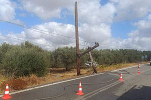 Καστέλι: Κόπηκε στα δύο ο στύλος της ΔΕΗ – Από τύχη δεν υπήρξε τραυματισμός (φωτογραφίες)