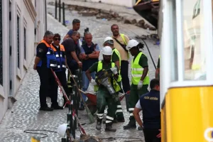 Μακάβριο λάθος στη Λισαβόνα: Θαύμα για οικογένεια Γερμανών – Ζωντανός ο πατέρας του 3χρονου ενώ είχε δηλωθεί νεκρός στο τελεφερίκ