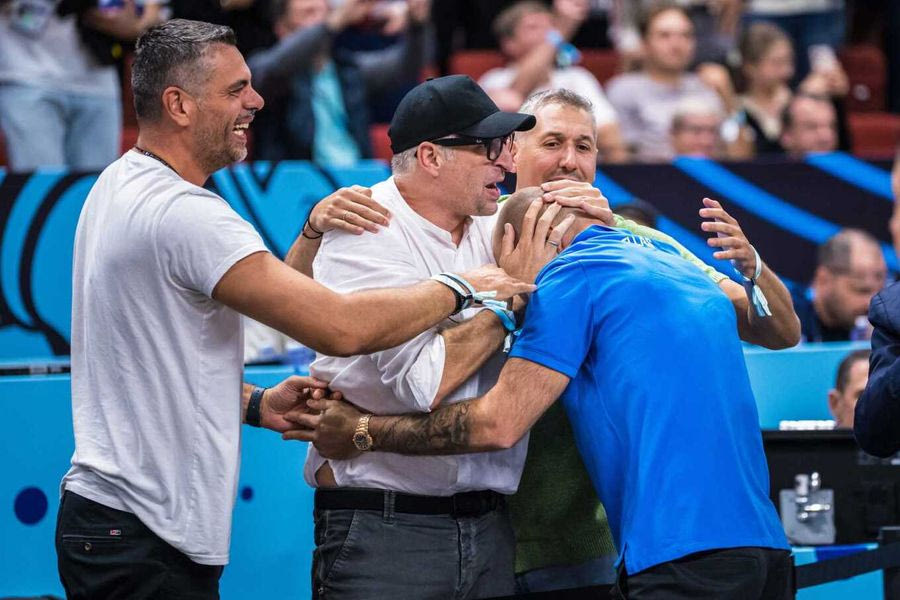 Eurobasket 2025: Το φοβερό βίντεο της FIBA με Παπαλουκά, Διαμαντίδη, Τσαρτσάρη και… ψυχεδέλεια της Άννας Βίσση