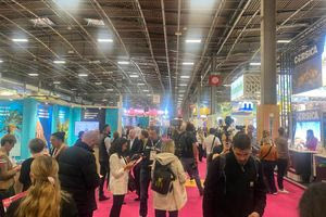 Ο κόσμος δεν σταματάει να ταξιδεύει: Αισιόδοξα τα τουριστικά νέα για το 2026 από την πόλη του φωτός για την Κρήτη