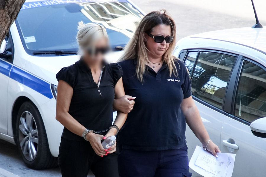 Τροχαίο με Porsche: Η 45χρονη αποκαλύπτει γιατί δεν ειδοποίησε αμέσως το ΕΚΑΒ