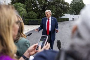 Ο Τραμπ ειρωνεύεται τον Πούτιν: «Πολεμάς τέσσερα χρόνια ένα πόλεμο που έπρεπε να κρατήσει μια βδομάδα» – «Τι είσαι, χάρτινη τίγρης;»