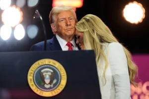 Ο Τραμπ αποχαιρέτησε τον Τσάρλι Κερκ ως “ήρωα της Αμερικής”