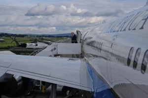 «Στρίψτε αμέσως 20 μοίρες – Αφήστε το iPad»: Αεροσκάφος βρέθηκε στην ίδια πορεία με πτήση του Τραμπ