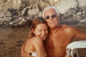 Το αντίο της Τζένης Μπαλατσινού στον Τζόρτζιο Αρμάνι: «Σε ευχαριστούμε που μας δίδαξες πως η αληθινή ομορφιά κρύβεται στην απλότητα»