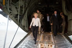 Financial Times: Οι Ρώσοι έκαναν παρεμβολές στο αεροπλάνο της φον ντερ Λάιεν