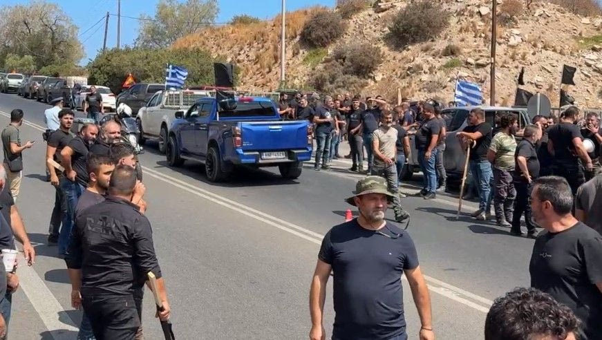 Νέος γύρος κινητοποιήσεων: Αποχωρούν οι κτηνοτρόφοι από το Παλαιόκαστρο και κατευθύνονται προς το αεροδρόμιο