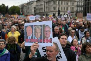 Χιλιάδες διαδηλωτές στο Λονδίνο κατά της επίσκεψης του Τραμπ – «Δεν είναι ευπρόσδεκτος»