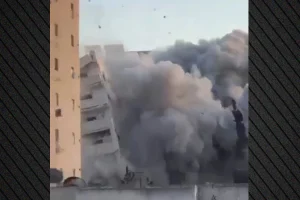 Γάζα: Βομβάρδισε πολυκατοικία το Ισραήλ που είχε ζητήσει να εκκενωθεί (vid)