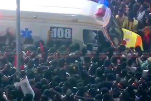 Τουλάχιστον 31 νεκροί και δεκάδες τραυματίες σε προεκλογική συγκέντρωση στην Ινδία – Δείτε βίντεο