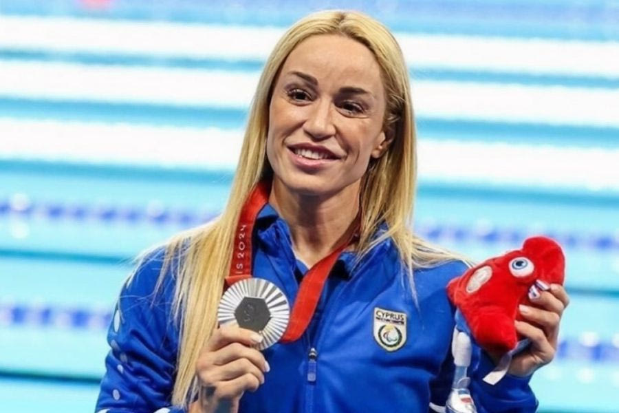 «Ο οδηγός θα υποστεί τις κυρώσεις» – Η θέση του ΣΑΤΑ για το ταξί που αρνήθηκε στην Καρολίνα Πελενδρίτου να πάρει μαζί της τον σκύλο-οδηγό της