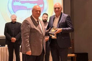 Ο Δήμαρχος Βιάννου παρέλαβε τιμητικό βραβείο από το Πνευματικό ίδρυμα  «Κρητική Εστία» για τη στήριξη στο έργο της