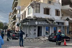 Λαύριο: Πτώση μπαλκονιού από κτήριο – Ένα άτομο τραυματίστηκε