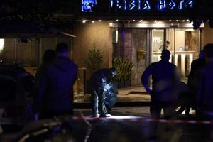 Έκρηξη στην ντισκοτέκ Jacky O στα Ιλίσια: Κατέρρευσε η πρόσοψη του νυχτερινού κέντρου, ζημιές και σε σταθμευμένα αυτοκίνητα