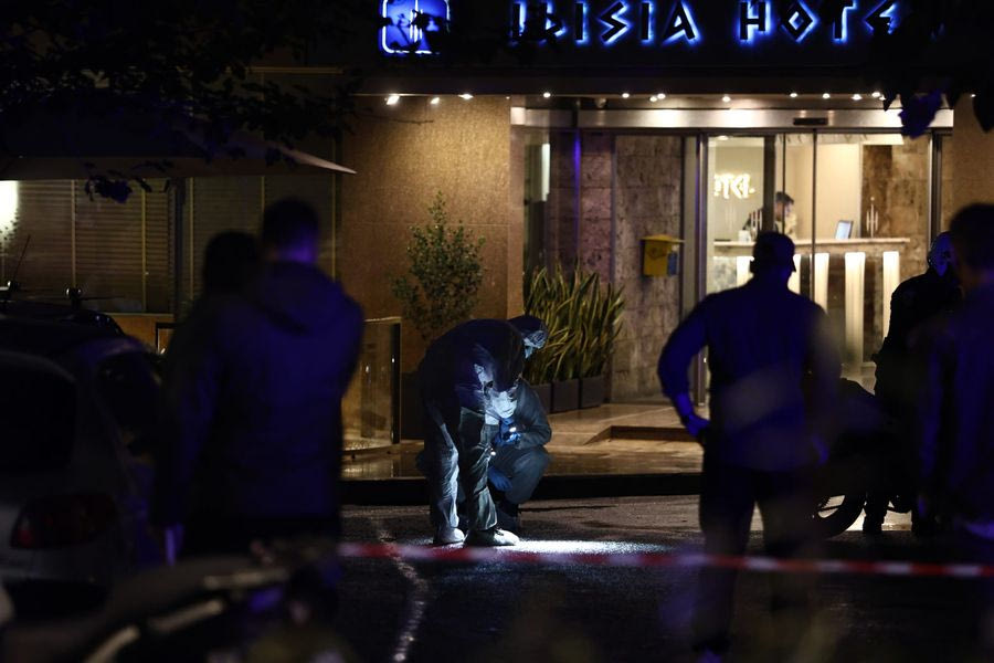 Έκρηξη στην ντισκοτέκ Jacky O στα Ιλίσια: Κατέρρευσε η πρόσοψη του νυχτερινού κέντρου, ζημιές και σε σταθμευμένα αυτοκίνητα