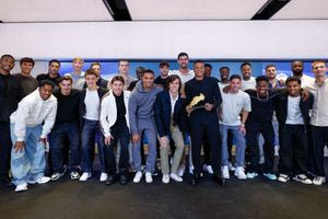 Ο Κιλιάν Εμπαπέ παρέλαβε το «χρυσό παπούτσι» για τη σεζόν 2024-25