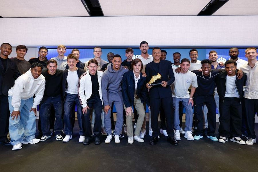 Ο Κιλιάν Εμπαπέ παρέλαβε το «χρυσό παπούτσι» για τη σεζόν 2024-25