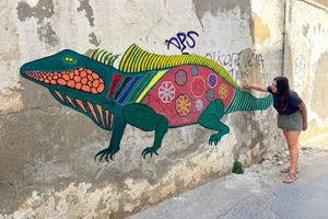 Φέρνει αέρα… Μεξικού στην Αγία Τριάδα – Οι ζωγραφιές της Καρίνας