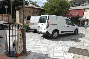 Βρήκαμε τη λύση στο Ηράκλειο: Κάναμε πάρκινγκ τις πλατείες (φωτογραφίες)