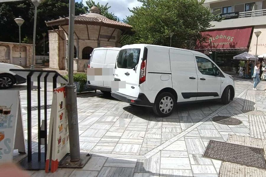 Βρήκαμε τη λύση στο Ηράκλειο: Κάναμε πάρκινγκ τις πλατείες (φωτογραφίες)