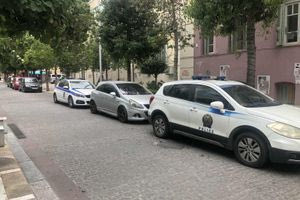 Ωραίος ο «πεζόδρομος» της Λ. Δικαιοσύνης,  γεμάτος αυτοκίνητα