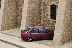 Η εκκλησία του ήρθε …κουτί για παρκάρισμα