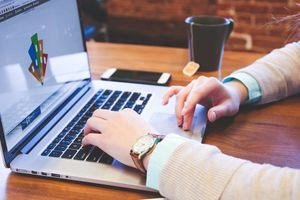 Voucher 750 ευρώ: Πότε ξεκινούν τα μαθήματα – Πότε οι πληρωμές