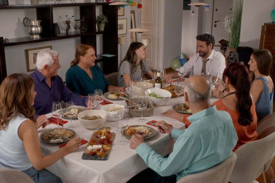 Το Σόι σου: Χαμπέοι και Τριαντάφυλλοι σε νέες περιπέτειες – Αναλυτικά τα δύο πρώτα επεισόδια