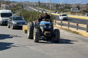 Φεύγουν από τα μπλόκα οι κτηνοτρόφοι του Ηρακλείου μετά το αιματοκύλισμα στα Βορίζια