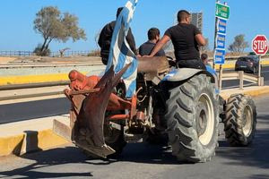 Τα τρακτέρ πολιορκούν την κυβέρνηση και τον Κυριάκο! Αγρότες έτοιμοι για όλα! Έτοιμος και ο Αντώνης μέχρι τέλους του έτους! Το…σίριαλ του Αλέξη, τα…πολιτικά «πτώματα» και τα «πολιτικά περιττώματα»
