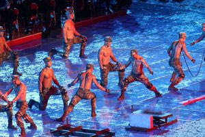 Βόρεια Κορέα: Με νυχτερινή στρατιωτική παρέλαση γιορτάζει η Πιονγκγιάνγκ τα 80 χρόνια από την ίδρυση του κυβερνώντος κόμματος