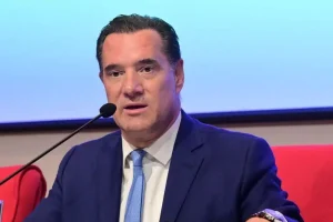 Άδωνις Γεωργιάδης κατά γιατρών Πάνου Ρούτσι: Κινδυνεύει η ζωή του και παίζουν παιχνίδια