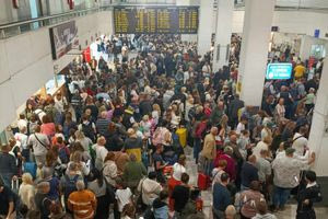 Εικόνες Ιουλίου και Αυγούστου στο αεροδρόμιο του Ηρακλείου (φωτογραφίες)