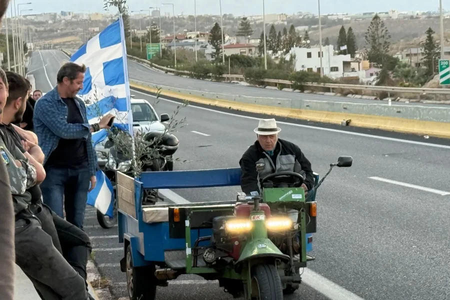 Στους δρόμους 45 χρόνια οι αγροτοκτηνοτρόφοι της Κρήτης