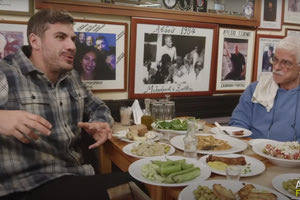 Το ταξίδι του Άκη Πετρετζίκη στην Κρήτη είχε κουκιά, αντικριστό, γαρδουμάκια και γλέντι στα ορεινά