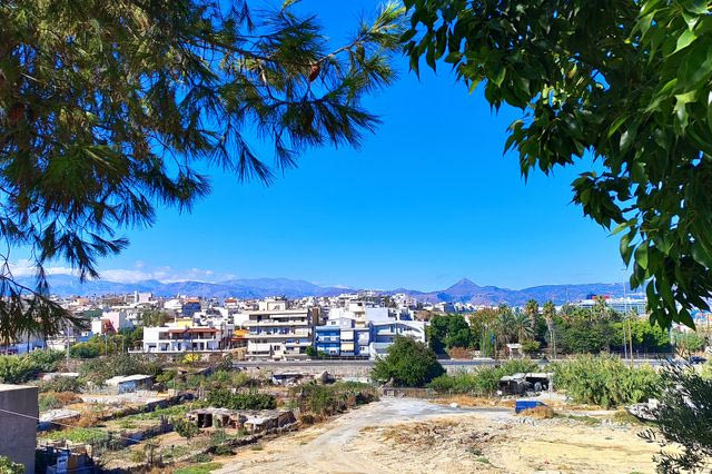 Στο “κόκκινο” η Αλικαρνασσός για τις “γκρίζες ζώνες” του Κτηματολογίου